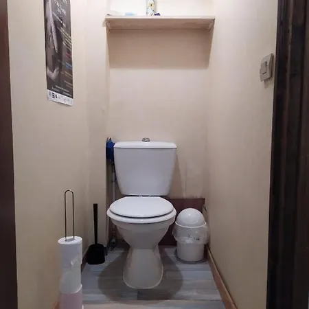 Chardon Bleu Cuisine Coin A Manger Sanitaires Salle D'eau アパート