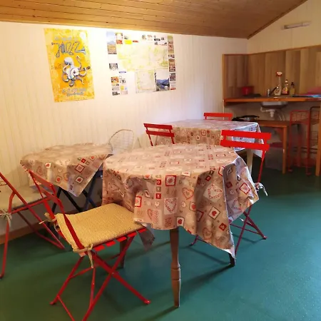 Chardon Bleu Cuisine Coin A Manger Sanitaires Salle D'eau アパート *